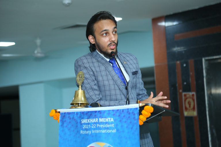 Niranjan Dev Singh mic candid picture